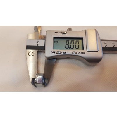 Nakrętka samokontrująca do osi w widełkach wózka (kółko obrotowe przednie)