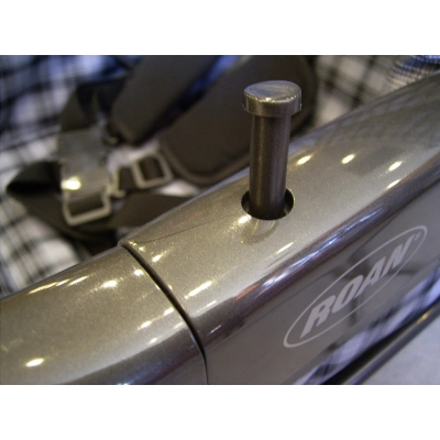 Klin, kołek, kołeczek do mocowania barierki spacerówki wózka Roan Marita, Kortina, Rocco (1szt)