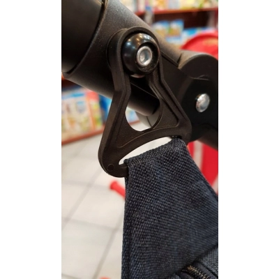 Uniwersalny uchwyt do torby na wózek dziecięcy – komplet 2 szt. czarny