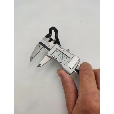 Uniwersalny uchwyt do torby na wózek dziecięcy – komplet 2 szt. czarny