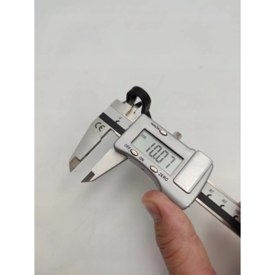 Uniwersalny uchwyt do torby na wózek dziecięcy – komplet 2 szt. czarny